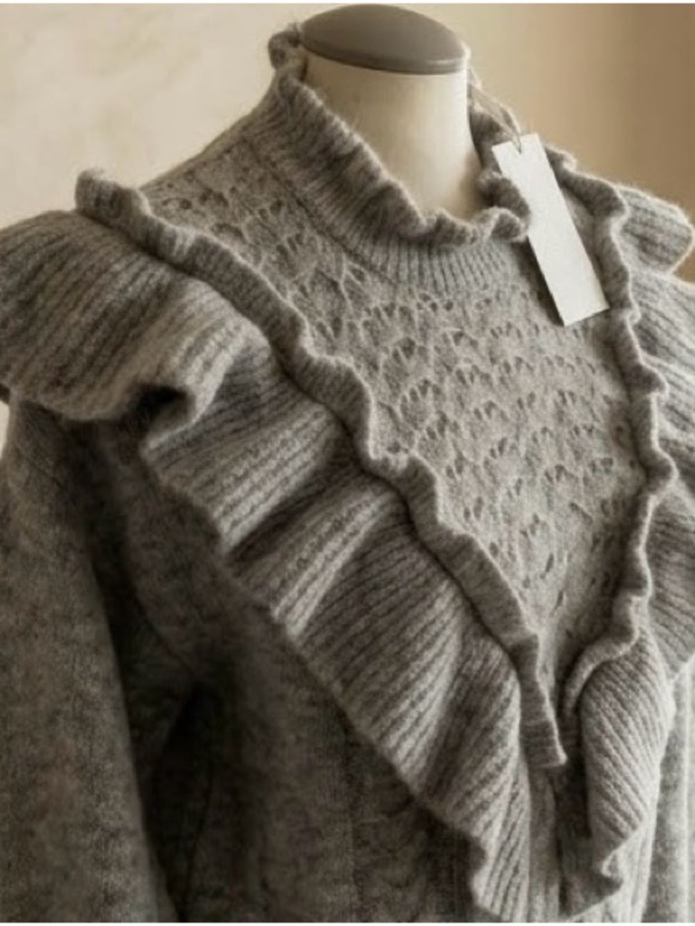 NWT YAS Grey Ruffle Cable Knit Pullover Sweater Statement Yoke Size L/G